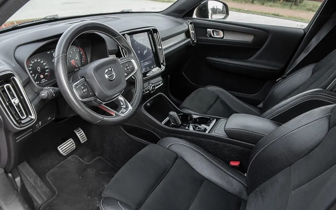 Volvo XC 40 cena 114600 przebieg: 150000, rok produkcji 2018 z Piotrków Trybunalski małe 631